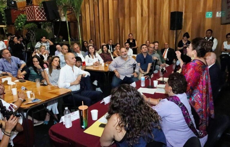 FIRMA CLARA BRUGADA DECÁLOGO CON LA CANIRAC PARA FORTALECER EL DESARROLLO ECONÓMICO DE LA CDMX