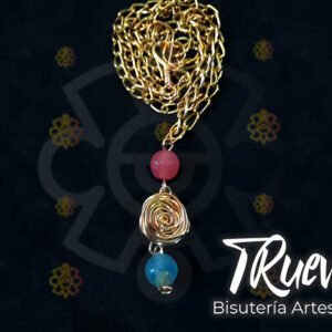Dije de rosa dorado